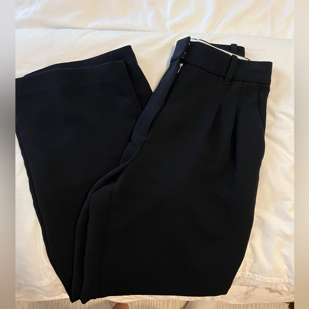 Aritzia The Effortless Pant